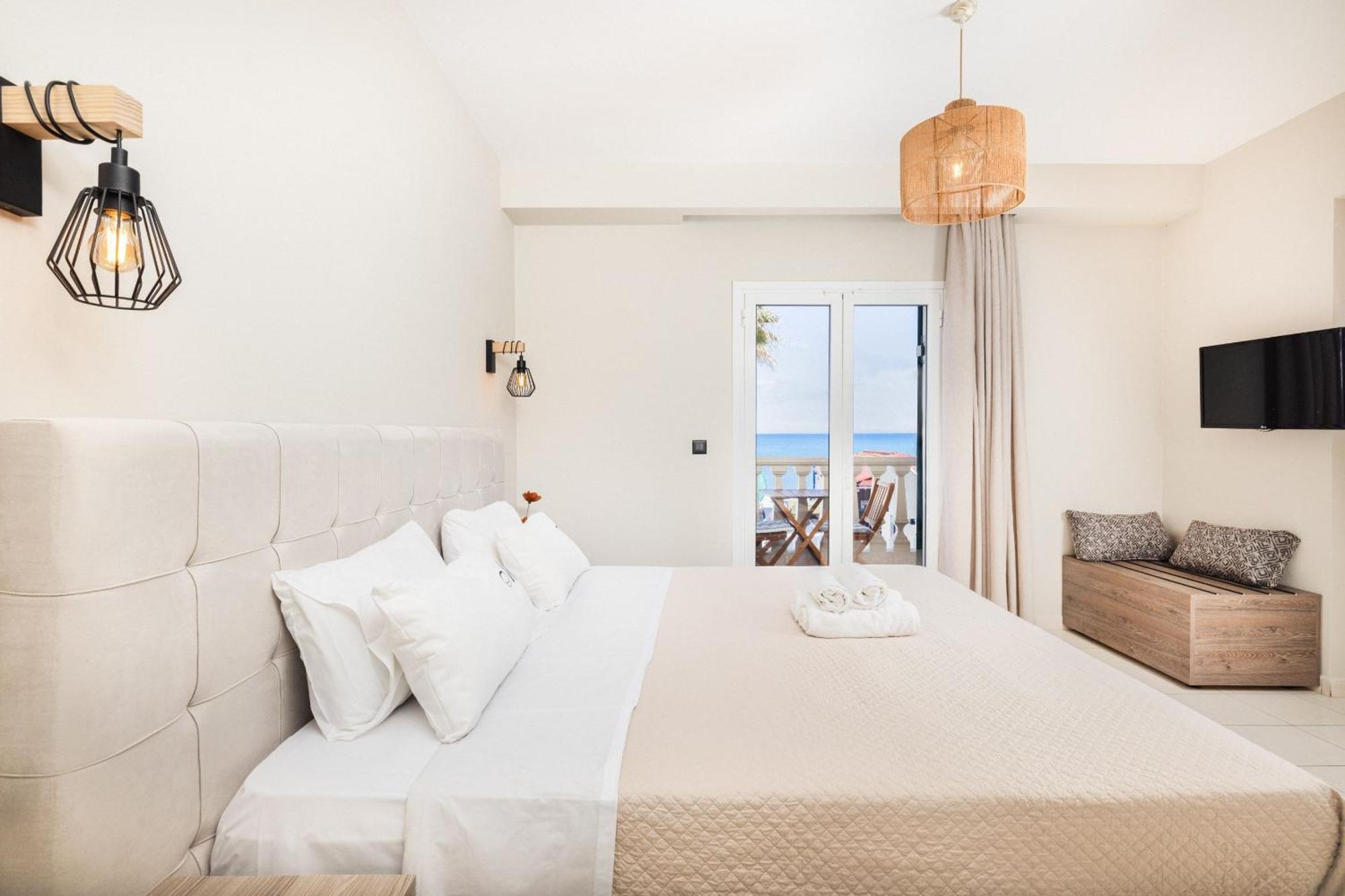 Manthos Beachfront Apartments Laganas Exterior photo