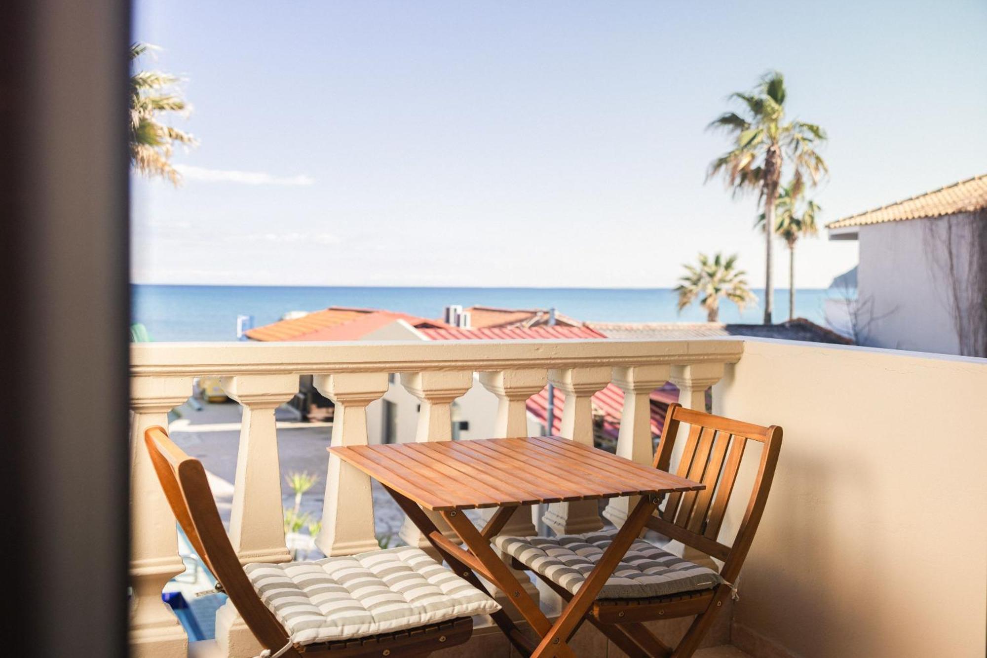Manthos Beachfront Apartments Laganas Exterior photo