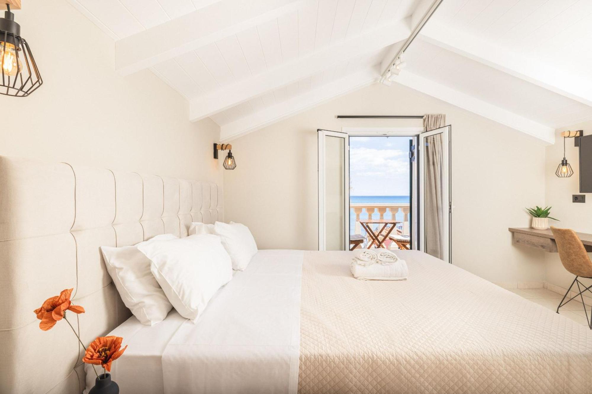 Manthos Beachfront Apartments Laganas Exterior photo
