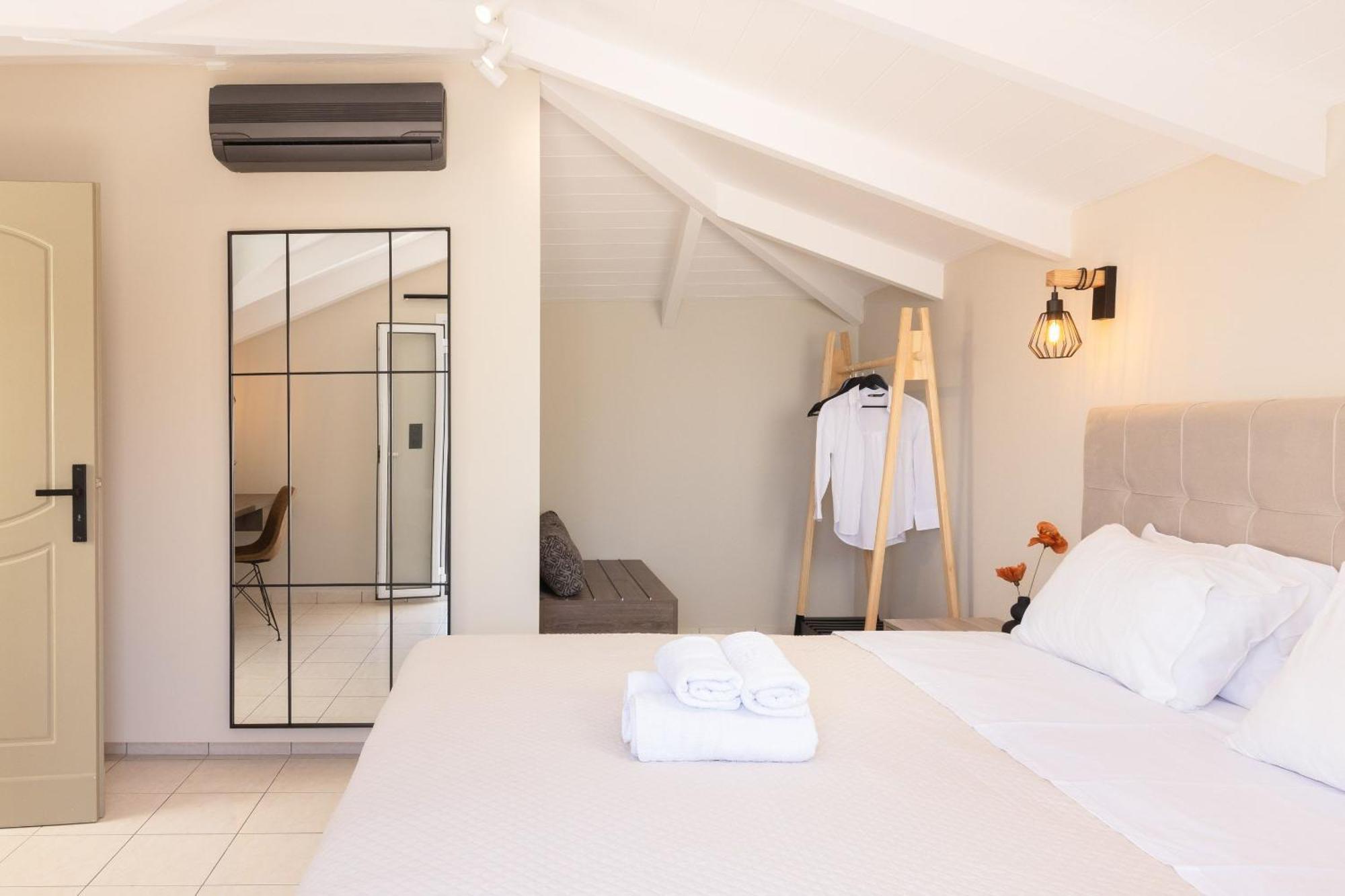 Manthos Beachfront Apartments Laganas Exterior photo