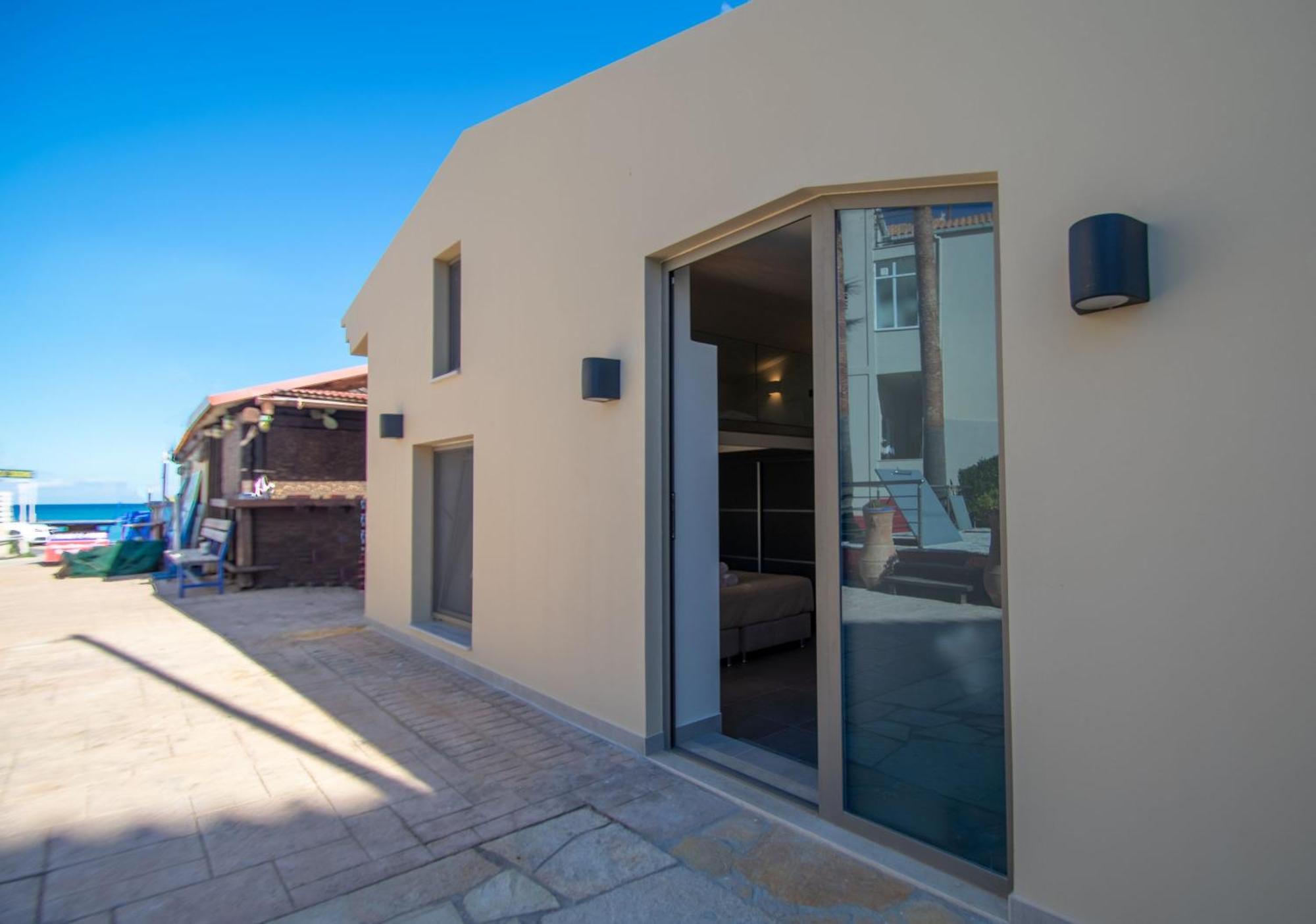 Manthos Beachfront Apartments Laganas Room photo