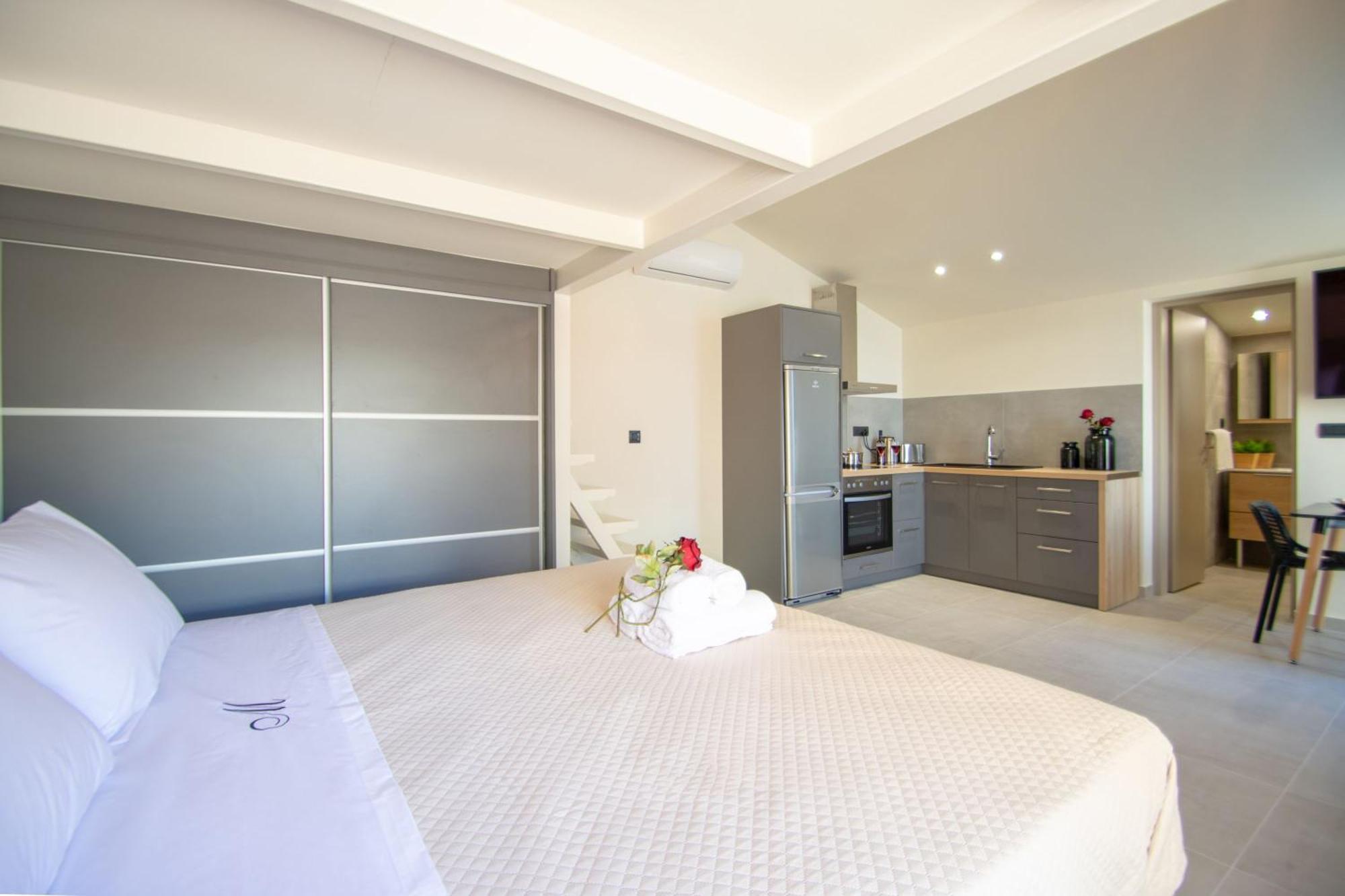 Manthos Beachfront Apartments Laganas Room photo
