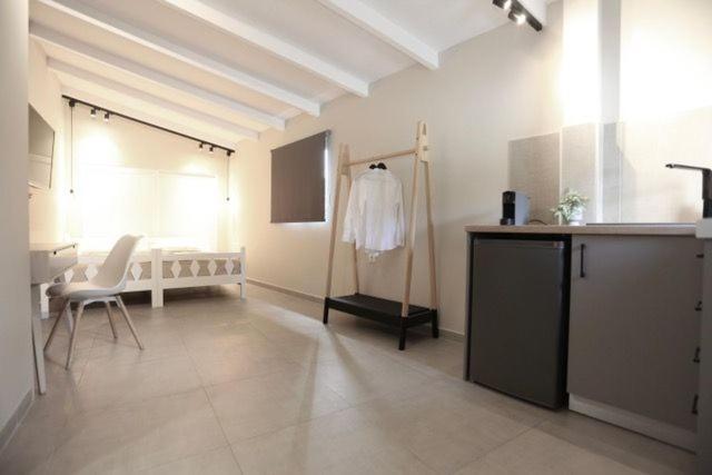 Manthos Beachfront Apartments Laganas Room photo