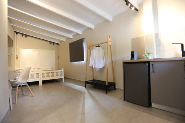 Manthos Beachfront Apartments Laganas Room photo