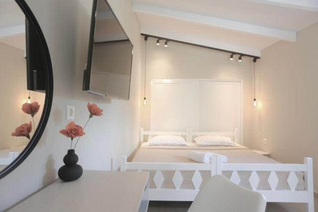 Manthos Beachfront Apartments Laganas Exterior photo