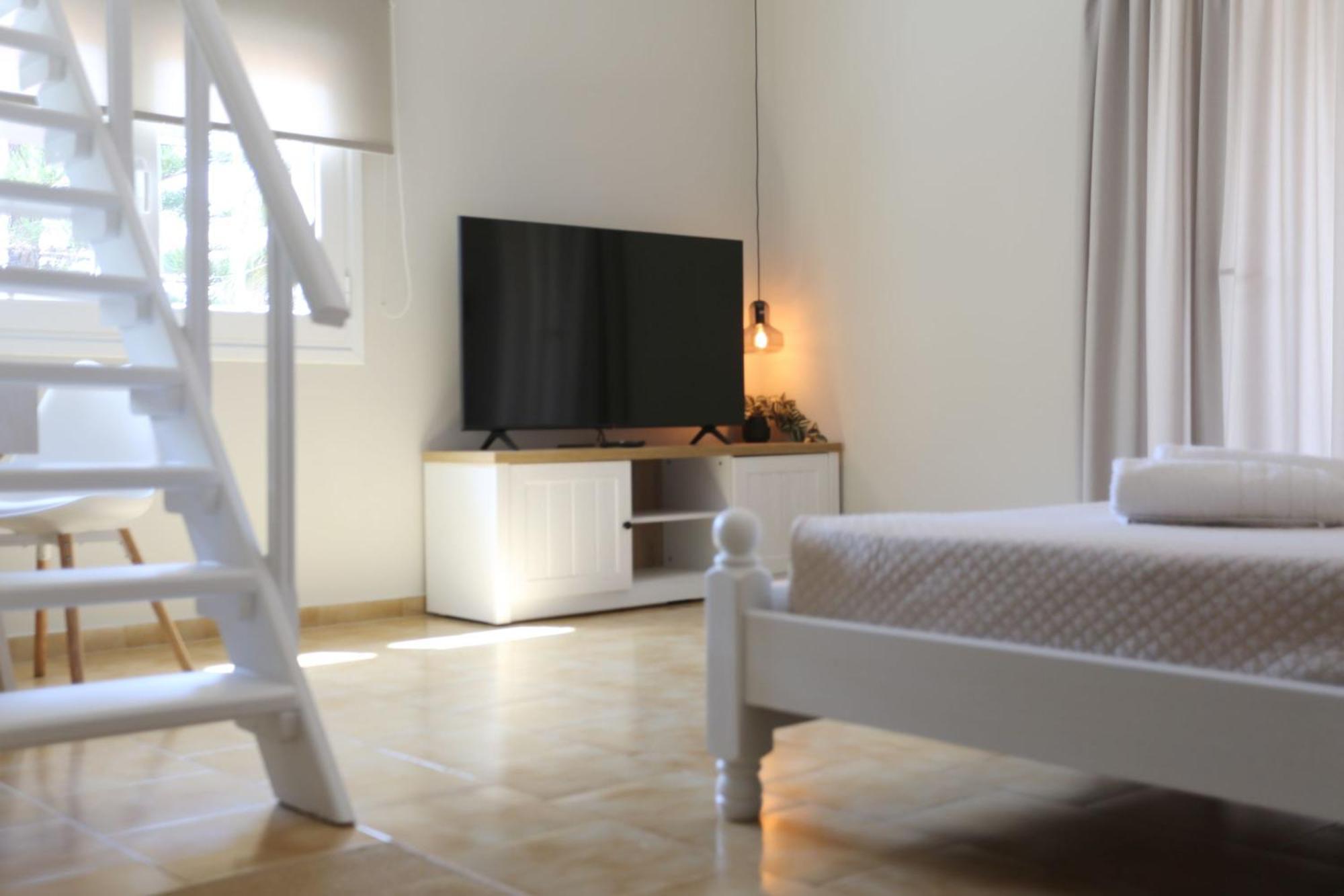 Manthos Beachfront Apartments Laganas Room photo